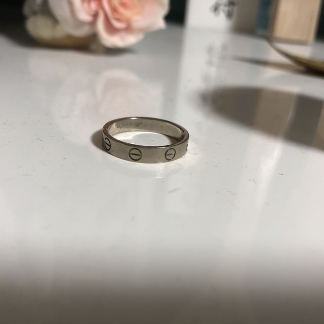 【カルティエ(Cartier)の口コミ】 嫁と実際に店舗に足を運び、即決しました。
高級感がありながらも個性的で…