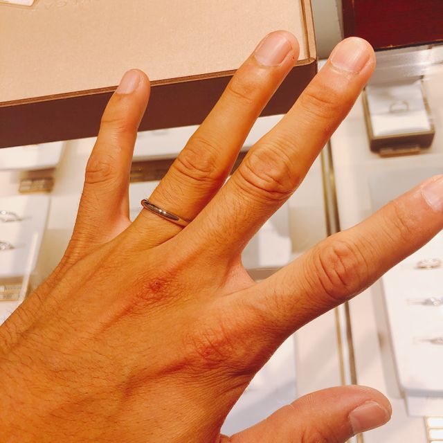 【カルティエ(Cartier)の口コミ】 緩やかなV字が可愛いハーフエタニティ。さすがはカルティエで、上品な可愛…