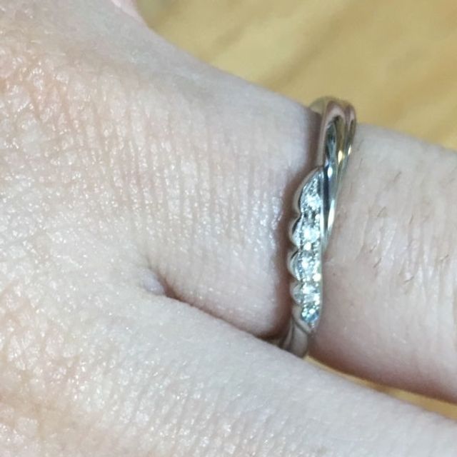 【ケイウノ ブライダル(K.UNO BRIDAL)の口コミ】 個性的なデザインであり、動きが感じられます。既成のリングを元に多少ア…