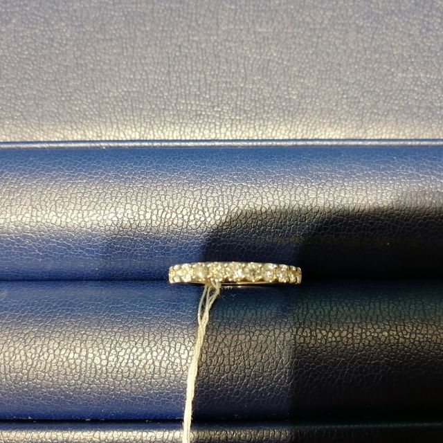 【銀座ダイヤモンドシライシの口コミ】 会社帰りにさっと色んなお店を回ったりしていた中での一件です。とにかく…