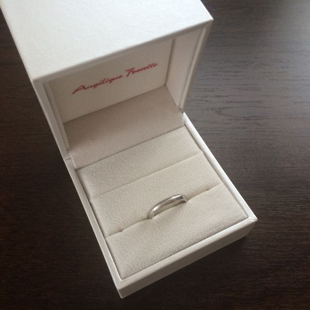 【アンジェリックフォセッテ(Angelique Fossette)の口コミ】 シンプルなデザインで目立ちすぎないので、年齢を重ねてもずっと着けてい…