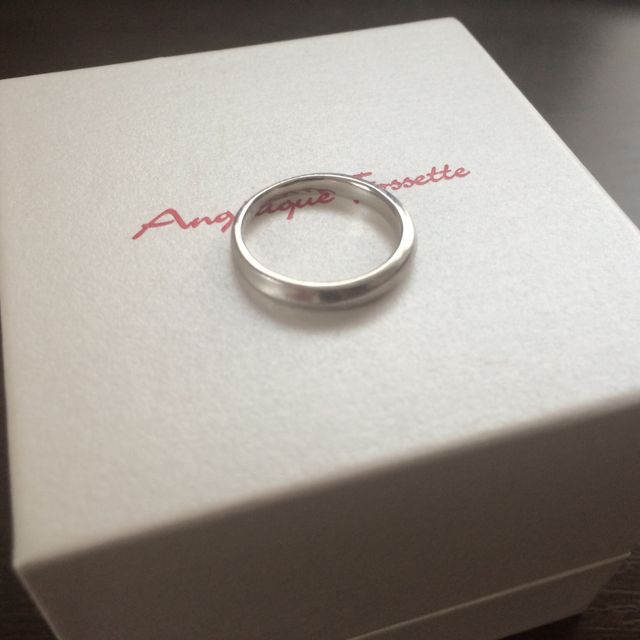 【アンジェリックフォセッテ(Angelique Fossette)の口コミ】 シンプルなデザインで目立ちすぎないので、年齢を重ねてもずっと着けてい…