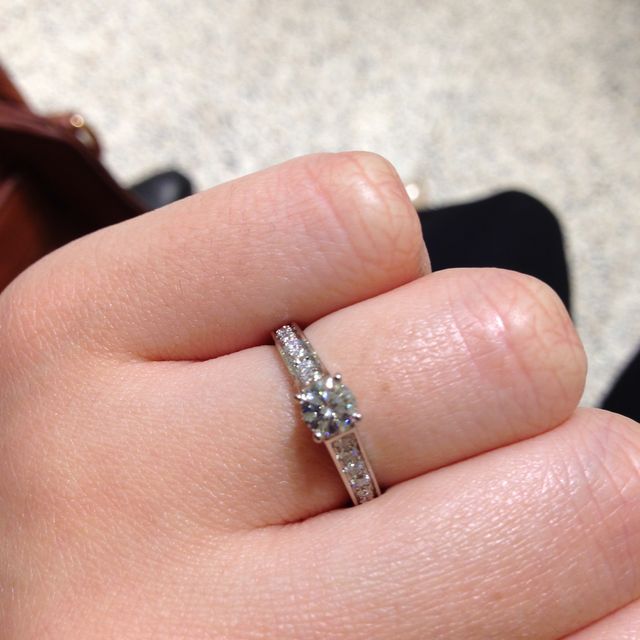 【カルティエ(Cartier)の口コミ】 昔から憧れていた赤い箱の婚約指輪を貰いたくて、ブランドはここに決めて…