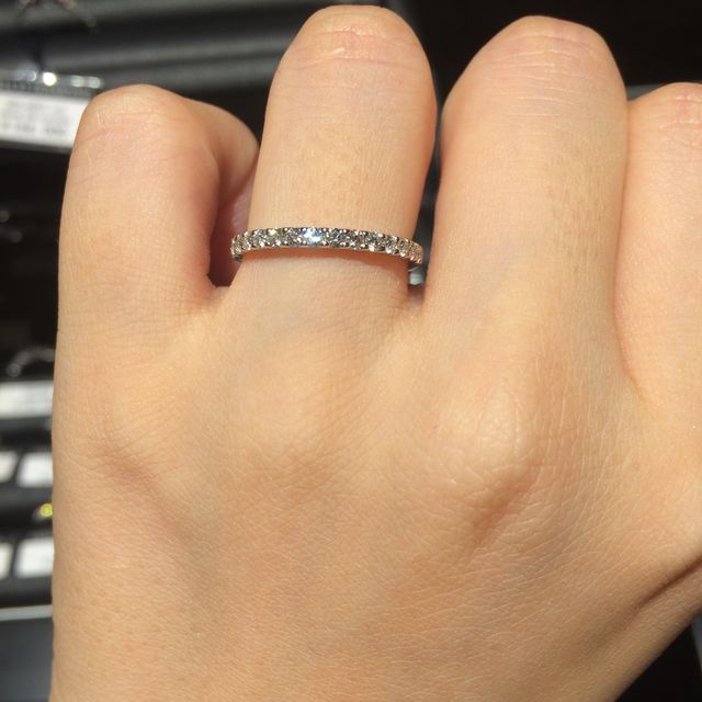 【エクセルコダイヤモンド(EXELCO DIAMOND)の口コミ】 メレダイヤがキラキラしていて指につけると存在感があって大人っぽいデザ…