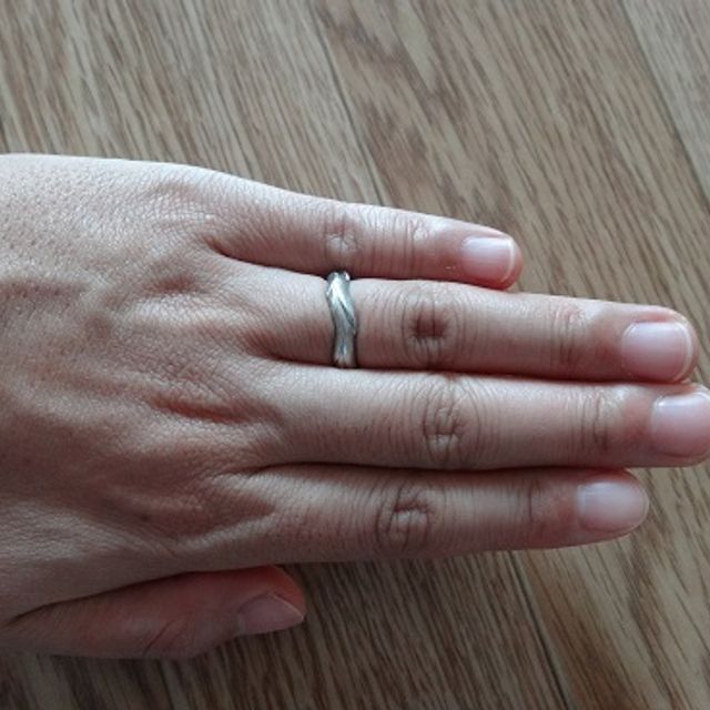 【俄(にわか)の口コミ】 いろいろなお店をまわりましたがなかなか気に入った指輪に出会えず、そん…