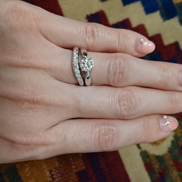 【MIKIMOTO(ミキモト)の口コミ】 婚約指輪無しにしたので、ダイヤつきで探していました。

指が短く丸いの…