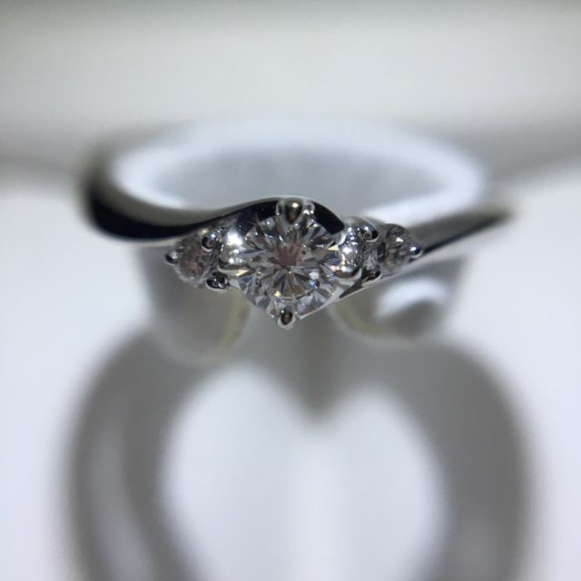 【STAR JEWELRY(スタージュエリー)の口コミ】 旦那がサプライズプロポーズのためにこっそり一人で購入したものです。お…