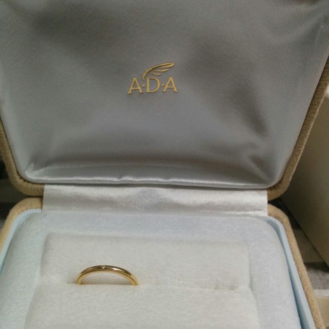 【A・D・A(エー・ディー・エー)の口コミ】 細かく上下に入ったミル打ちが可愛くて、元々ミル打ちが入ったゴールドの…