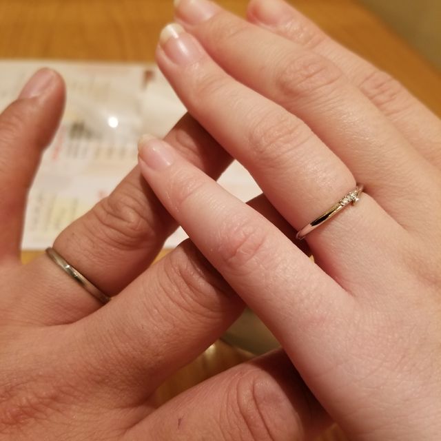【アイプリモ(I-PRIMO)の口コミ】 指輪のデザインと価格帯。
デザインについてはペアでも良かったが、それぞ…