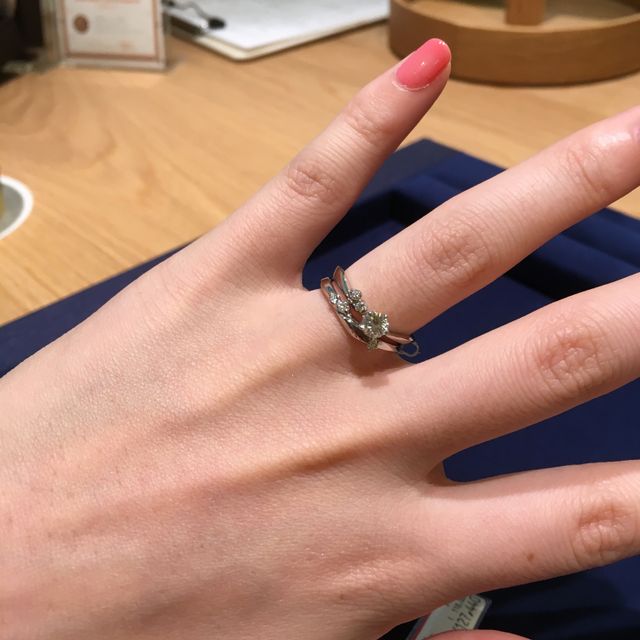 【BIJOUPIKO(ビジュピコ)の口コミ】 婚約指輪のフレームが、しっかりしているのに細く見えるデザインで、一目…