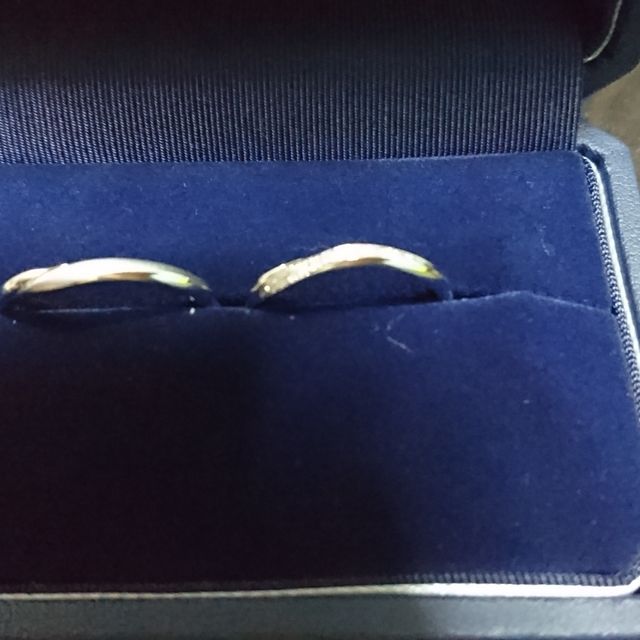 【銀座ダイヤモンドシライシの口コミ】 主人のペアの指輪がつや消し加工ができることに惹かれて購入しました。職…