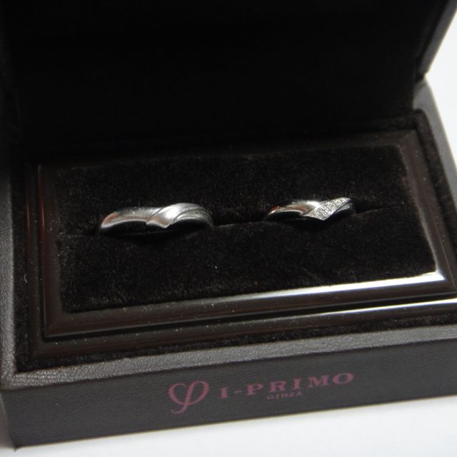 【アイプリモ(I-PRIMO)の口コミ】 通常のマリッジリングのようなストレートのデザインではなく、立体的なシ…