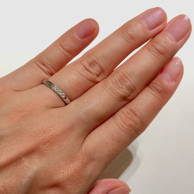 【MIKIMOTO(ミキモト)の口コミ】 ３石のダイヤが並んでキラキラ、とても可愛いです！この指輪の気に入った…