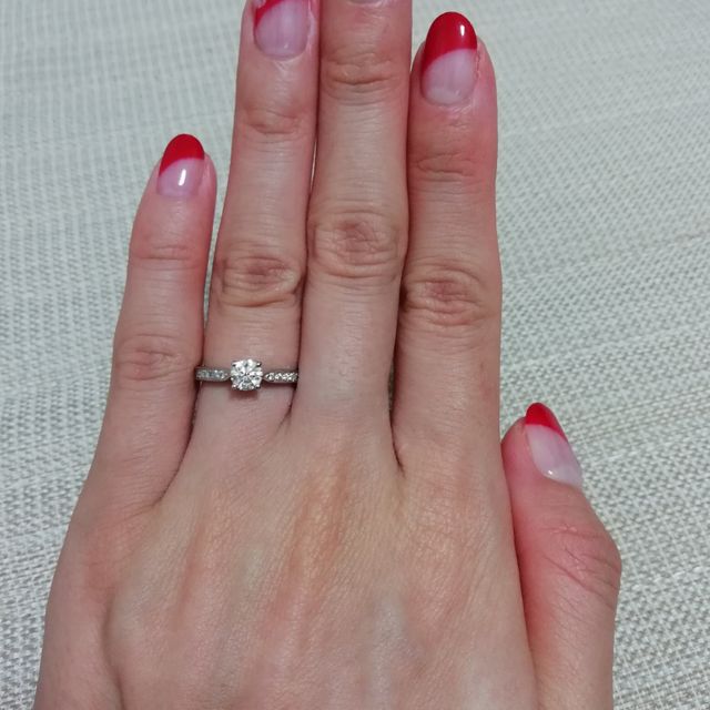 【GALA JEWELRY(ガラジュエリー)の口コミ】 普段も使いやすいように一粒ダイヤのデザインではなくエタニティリングで…