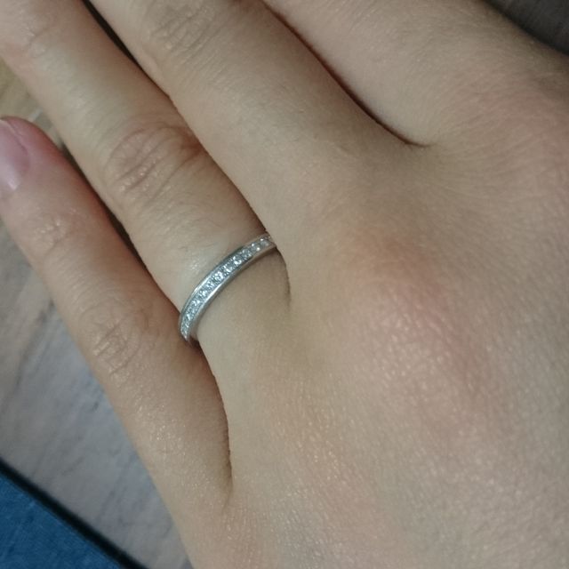 【L'or(ロル)の口コミ】 ダイヤが２０粒程ついていて、とてもきれいです。ダイヤは反面のみなので…