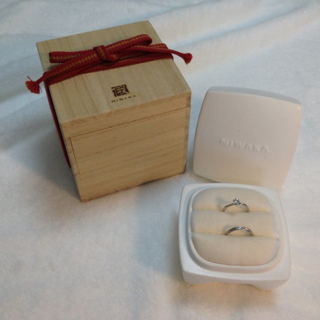 【俄(にわか)の口コミ】 結婚してからもせっかくの婚約指輪はつけたかったので、セットリングであ…