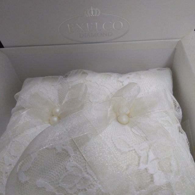 【エクセルコダイヤモンド(EXELCO DIAMOND)の口コミ】 元々、真ん中にゴールドのラインの入ったものを探していました。
いろいろ…