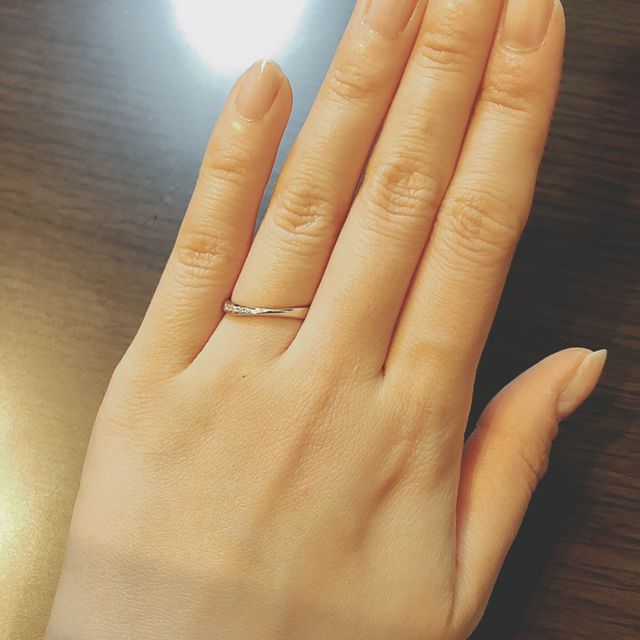 【銀座ダイヤモンドシライシの口コミ】 つけ心地がよく、シンプルながらも少しダイヤが入っているものが良かった…