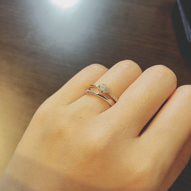 【銀座ダイヤモンドシライシの口コミ】 つけ心地がよく、シンプルながらも少しダイヤが入っているものが良かった…