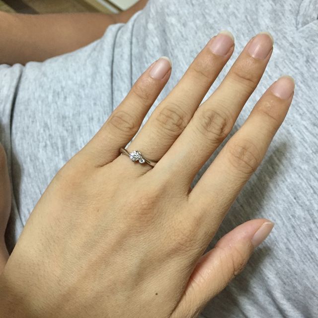 【4℃ BRIDAL(ヨンドシーブライダル)の口コミ】 今の旦那がプロポーズをしてくれた時にくれました！
内緒で買っていてくれ…