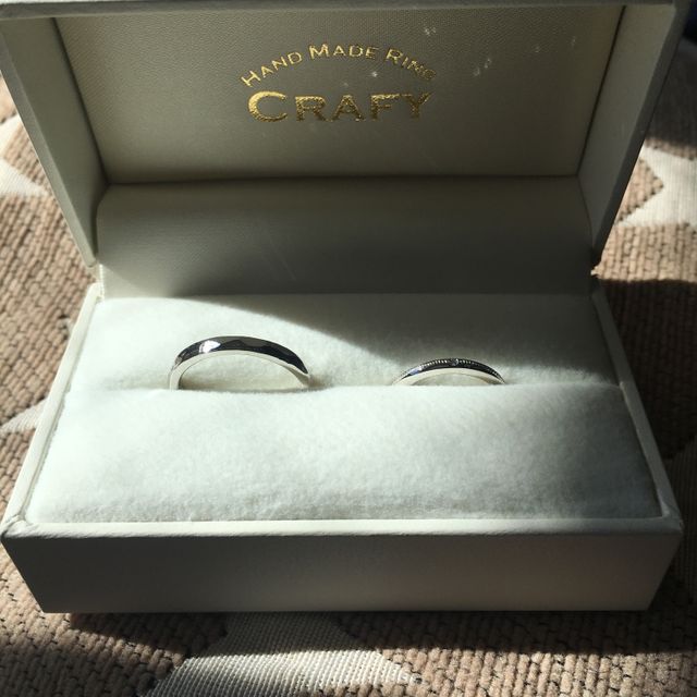 【CRAFY(クラフィ)の口コミ】 私はゴールドと迷ったけど、
耐久性と 彼がプラチナに決めていたので、
素…