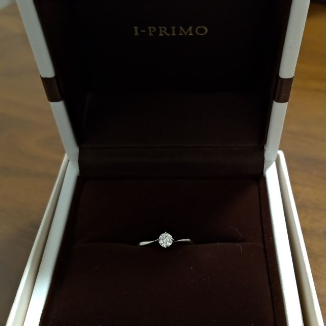 【アイプリモ(I-PRIMO)の口コミ】 真ん中にかけてリングが細くなっているデザインのため、つけると指が細く…