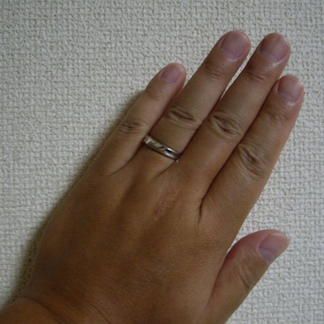 【4℃ BRIDAL(ヨンドシーブライダル)の口コミ】 ●この指輪のお勧めポイント

・個人的な意見ですが、この指輪自体が太めな…