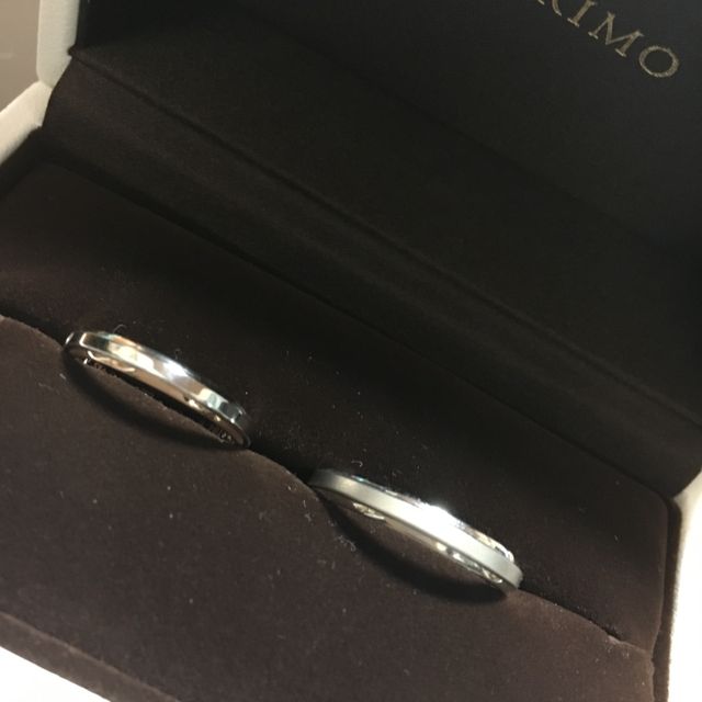 【アイプリモ(I-PRIMO)の口コミ】 ペアで色違いのデザインが可愛くて一目惚れしました。女性の方はピンクゴ…