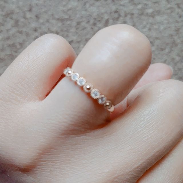 【AMOUR AMULET(アムール・アミュレット)の口コミ】 ダイヤがたくさんついている指輪が希望だったので、見てすぐ決まりました♡…