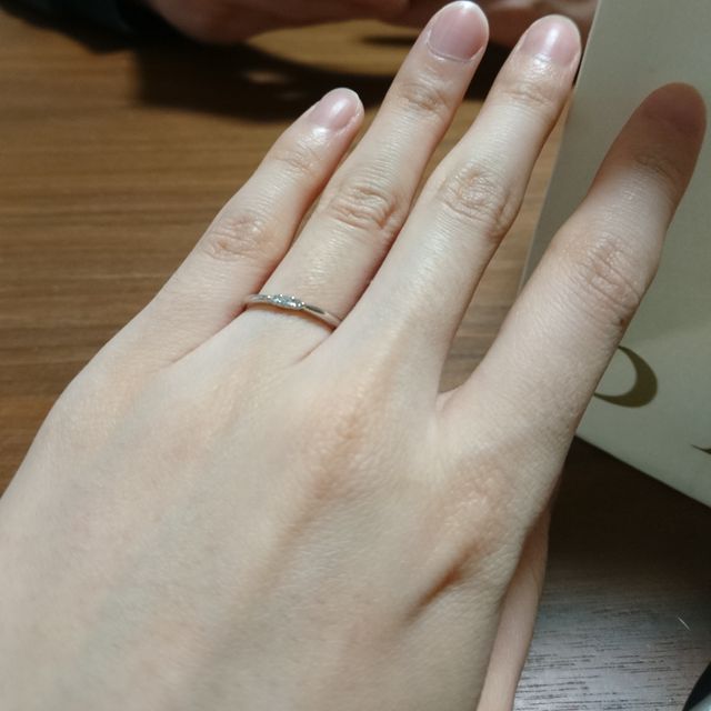 【Foulason(フレゾン)の口コミ】 華奢なリングがとてもかわいくて、小さいダイヤがいくつかついているのが…