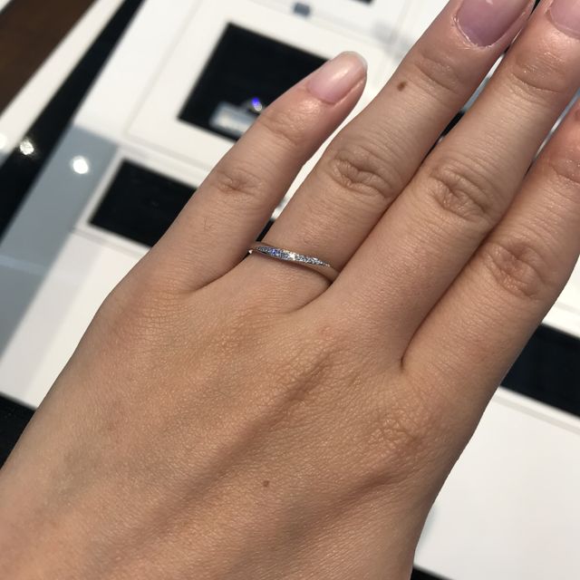 【I's stone(アイズストーン)の口コミ】 ウェーブのものを探していて、いくつか見てみた中で、ダイヤモンドの輝き…