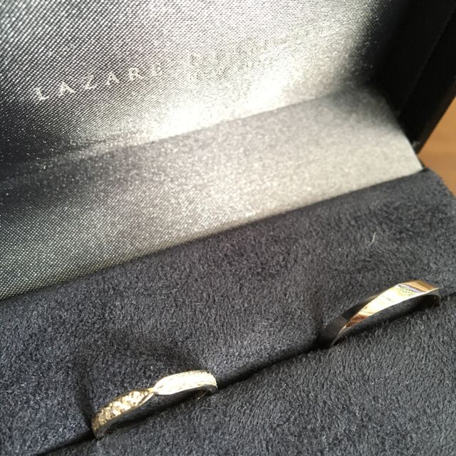 【ラザール ダイヤモンド(LAZARE DIAMOND)の口コミ】 婚約指輪がトルチェッロでダイヤが多いものだったため、これに似合うタイ…
