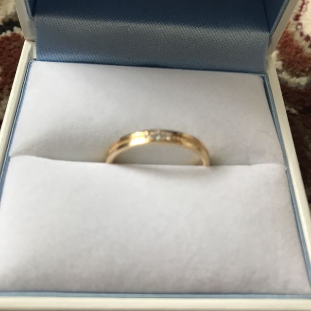 【アイプリモ(I-PRIMO)の口コミ】 指輪表面？が丸く無く、少し角ばってる？表面が平らになっているデザイン…