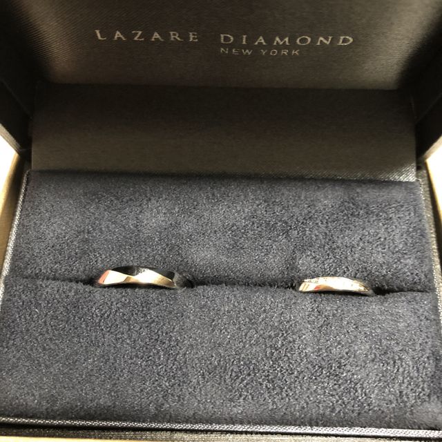 【ラザール ダイヤモンド(LAZARE DIAMOND)の口コミ】 鏡に写すとキラキラと光って可愛かったのと、華奢なのが欲しいと相談した…