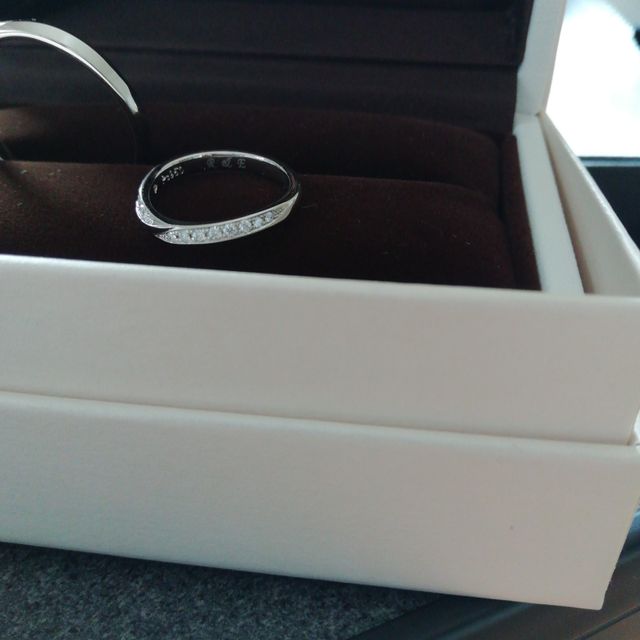 【アイプリモ(I-PRIMO)の口コミ】 あまり派手なものが好みではなく、色んな店舗を巡り、やっと理想の指輪に…