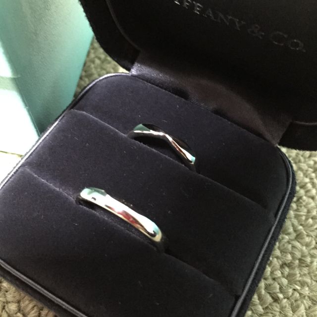 【ティファニー(Tiffany & Co.)の口コミ】 Tiffanyの指輪にずっと憧れていたので思い切って購入しました。
ダイヤが…
