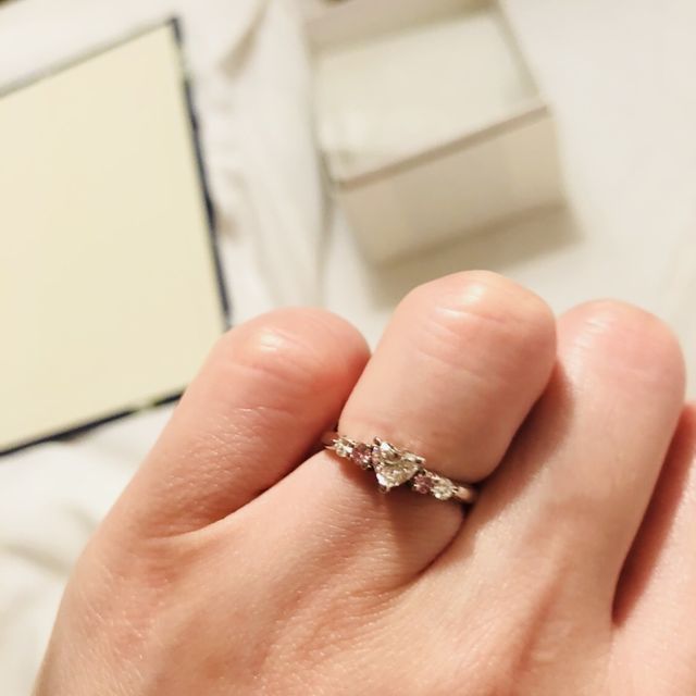 【リューツウの口コミ】 いろいろなお店を見て回ってピンクダイヤモンド入りの婚約指輪が欲しくな…
