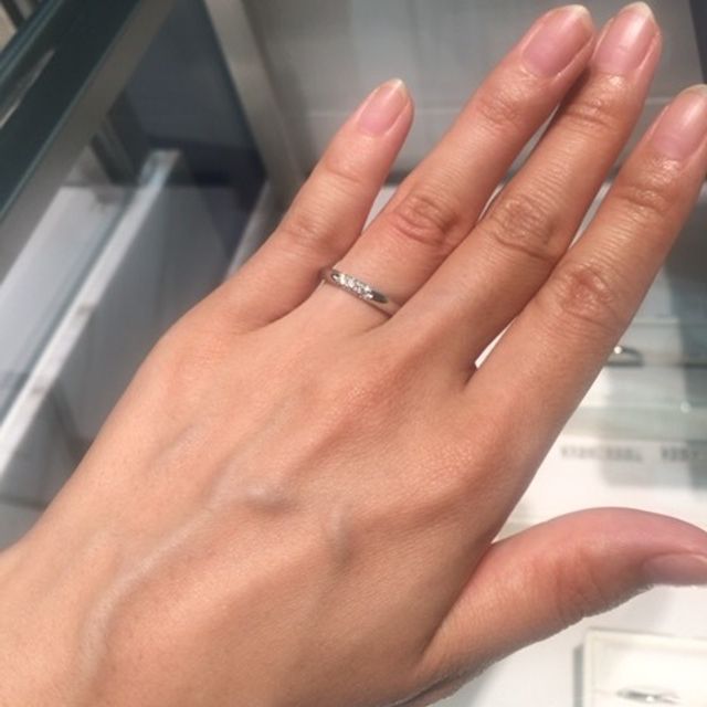 【MIKIMOTO(ミキモト)の口コミ】 シンプルですが、中央にある3つの石がキラキラしてとっても綺麗です。
こ…