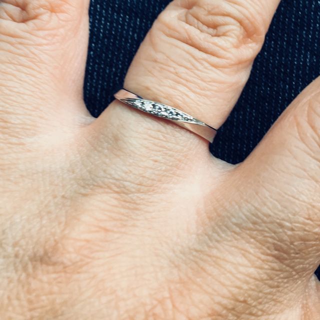 【Something Blue(サムシングブルー)の口コミ】 シンプルかつ 飽きのこないデザインが印象的だったので
希少価値の高いプ…