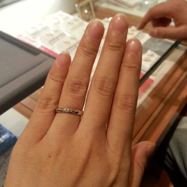 【Something Blue(サムシングブルー)の口コミ】 主人も私もシンプルな指輪を希望していました。理由は仕事中でも主張しす…