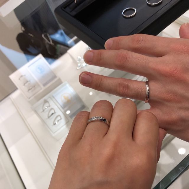 【THE KISS(ザ・キッス)の口コミ】 デザインが優しい感じが多いと思います。他と比べて滑らかなデザインな感…