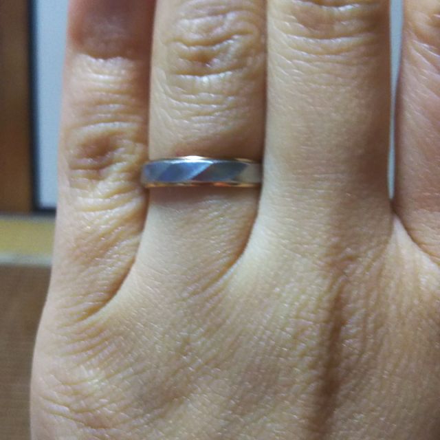 【アイプリモ(I-PRIMO)の口コミ】 きれいなピンクゴールドの色に惹かれました。見る角度によって色が少し違…