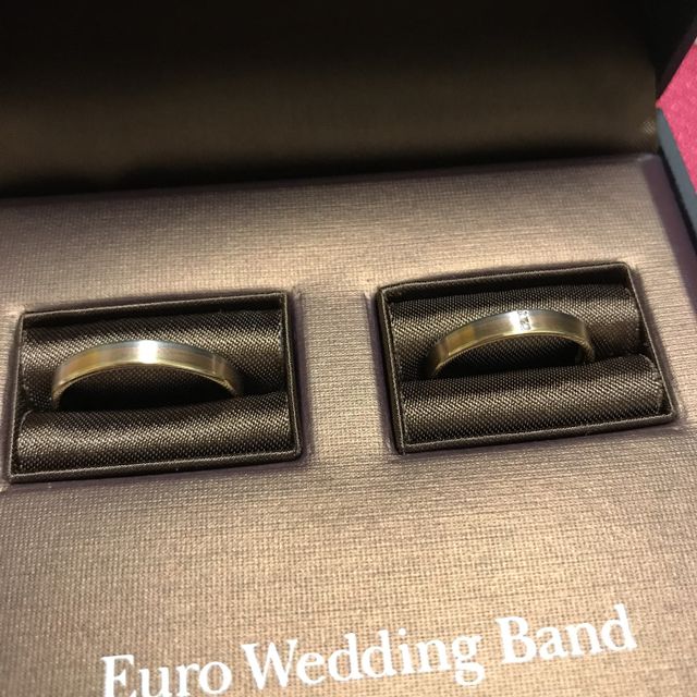 【EURO WEDDING BANDの口コミ】 お盆の最終日に指輪を見に行きお店で気になる指輪をすべてハメてみて最後…