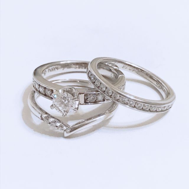 【ティファニー(Tiffany & Co.)の口コミ】 ラインはストレートで、一粒ダイヤもしくはハーフエタニティで探していま…