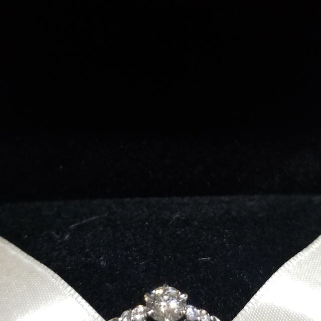 【エクセルコダイヤモンド(EXELCO DIAMOND)の口コミ】 メレダイヤ付きのデザインを探して、いろいろなブランドさんにて試着させ…