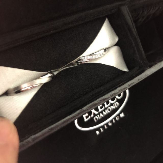 【エクセルコダイヤモンド(EXELCO DIAMOND)の口コミ】 ラインがカーブしているデザインがとても気に入り、お値段も範囲内だった…