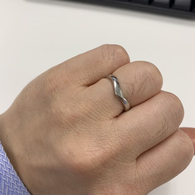 【GALA JEWELRY(ガラジュエリー)の口コミ】 デザインが太めでかわいかったので、とても気に入りました。
値段もブラン…