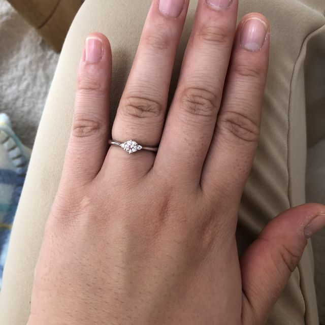 【アイプリモ(I-PRIMO)の口コミ】 ダイヤのつきすぎていない、
シンプルなデザイン。
指が細く見える。
将来…