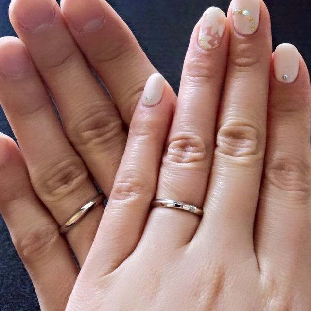 【4℃ BRIDAL(ヨンドシーブライダル)の口コミ】 高級ブランドには手が出せず、予算内でたくさんの種類があるブランドへ。
…