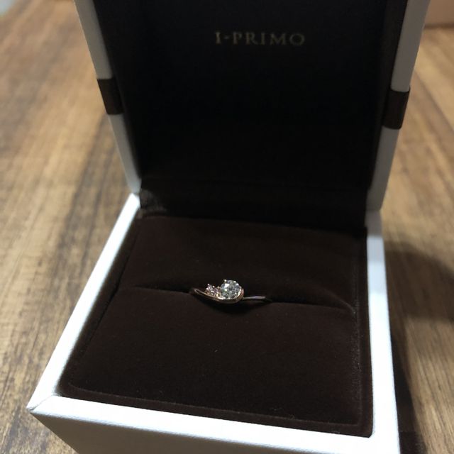 【アイプリモ(I-PRIMO)の口コミ】 彼の好みで選んでもらいました。
珍しいデザインです。
最初は二色使いで…